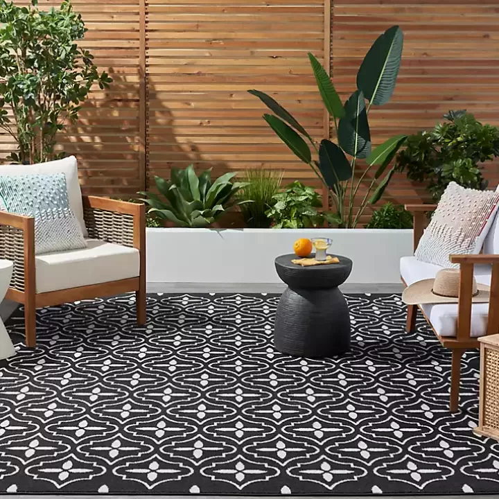 Hot Black & Ivory Quatrefoil Indoor/Outdoor Rug, 5x7 Outdoor Rugs