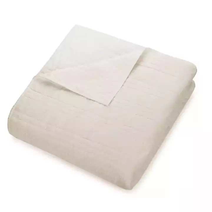 Hot Cream Atmosphere Queen Quilt Quilts