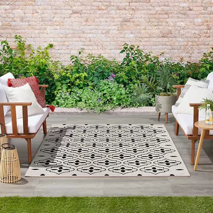 Flash Sale Ivory & Black Quatrefoil Indoor/Outdoor Rug, 4x6 Area Rugs