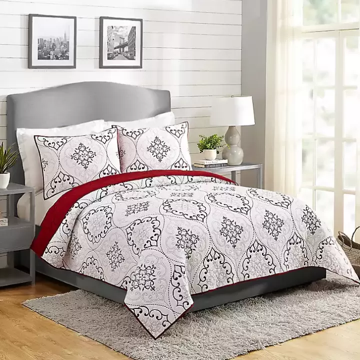 Cheap White and Red Pattern 3-pc. King Quilt Set Quilts